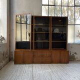 Mahey bookcase in elm and XXL brass