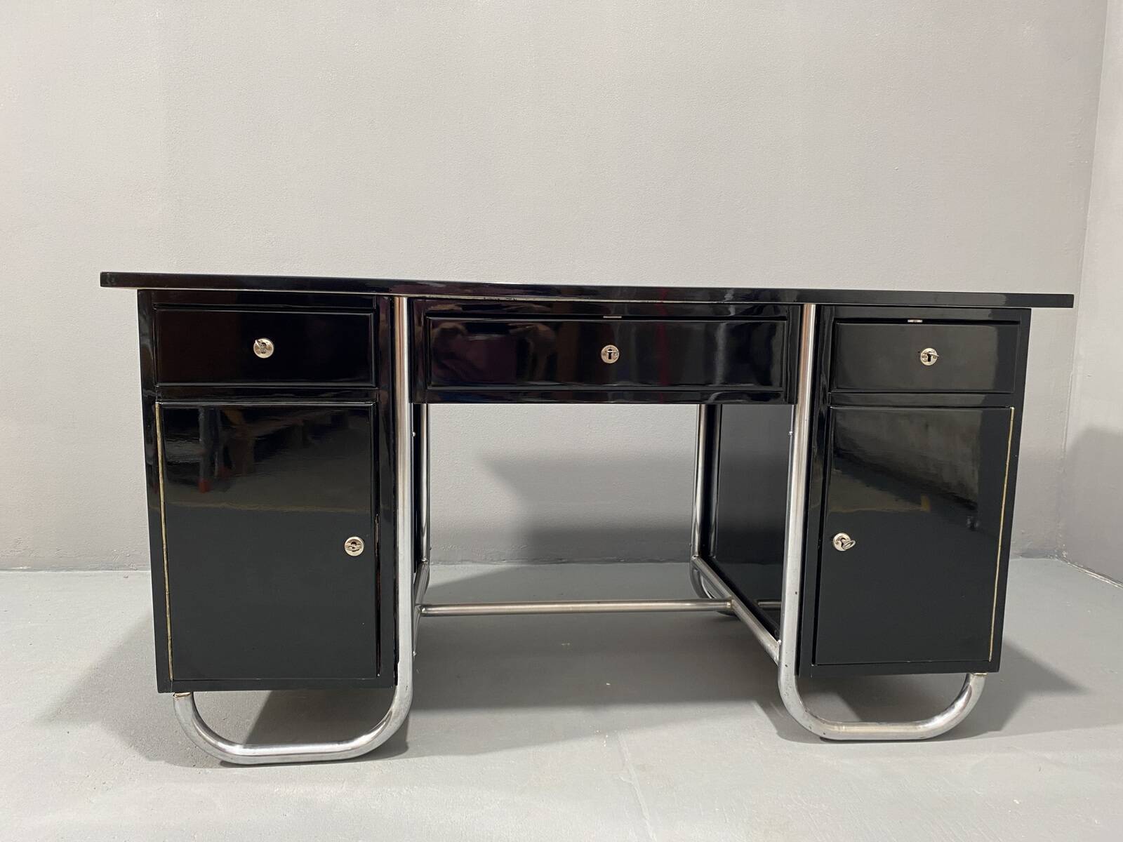 Bureau moderniste tchécoslovaque en chrome et bois, années 1950, Europe