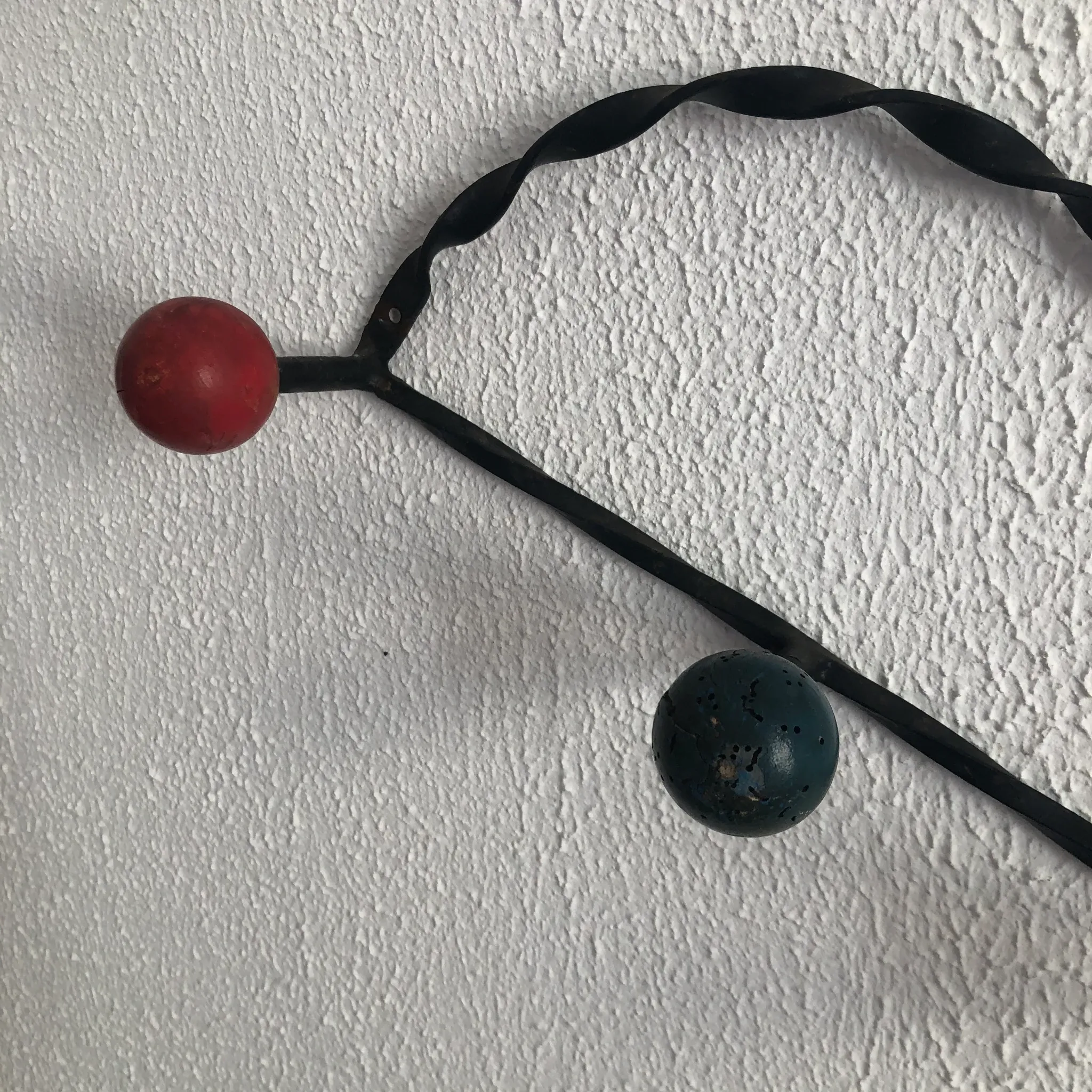 Vintage 1960 coat rack heart 5 ball hooks wood - 60 cm