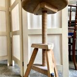 Tripod screw stool in light wood