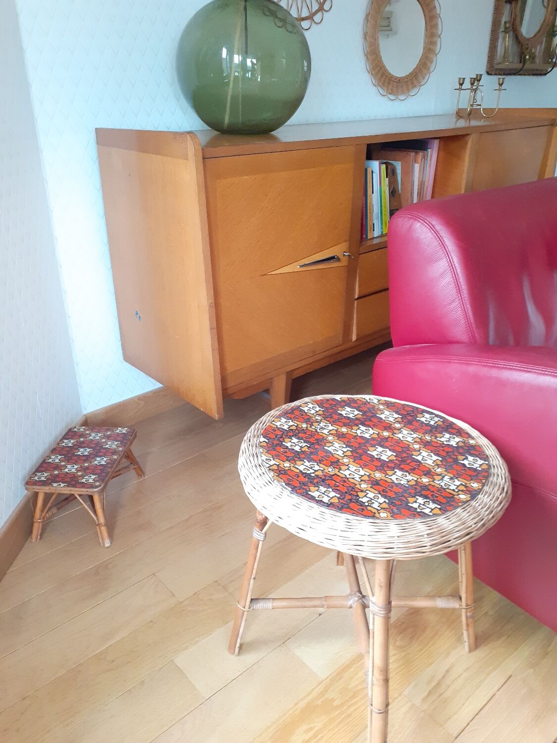 Rattan table and its small bench