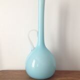 Carafe en opaline bleu ciel
