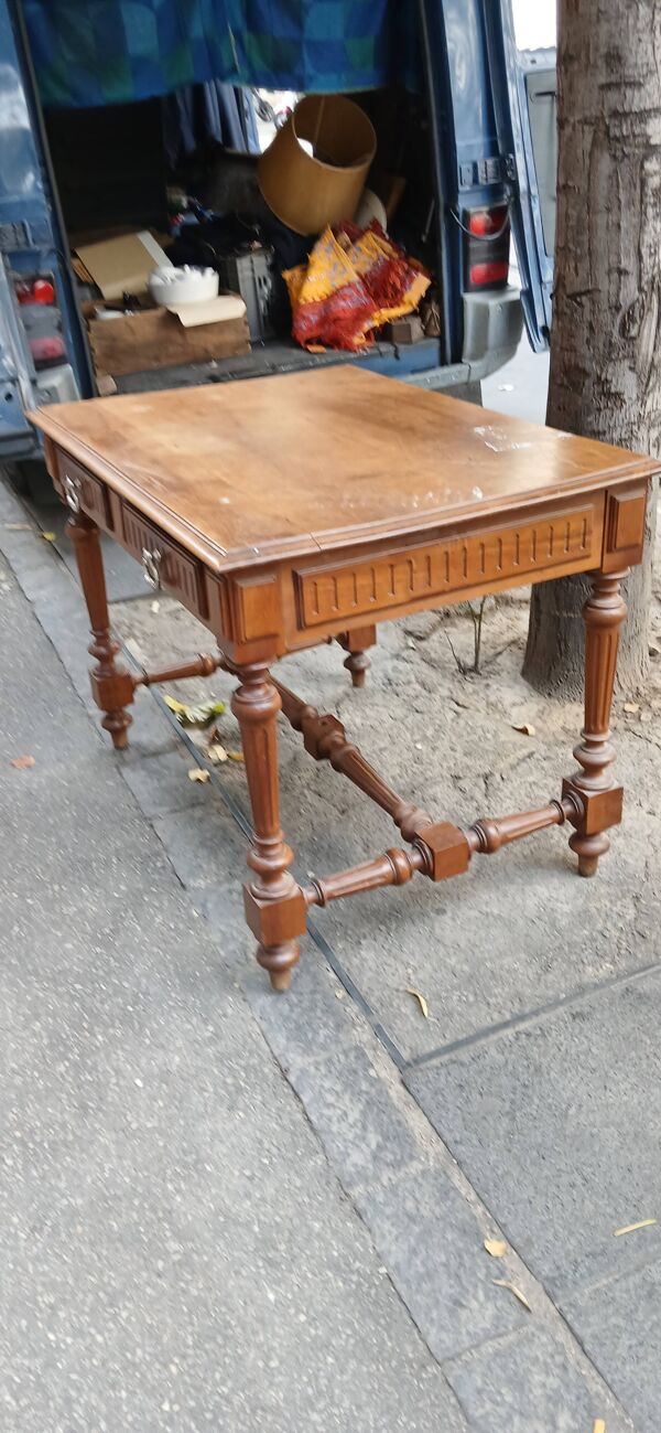 Bureau plat ancien en bois à deux tiroirs