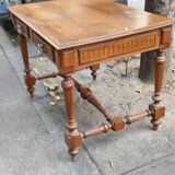 Bureau plat ancien en bois à deux tiroirs