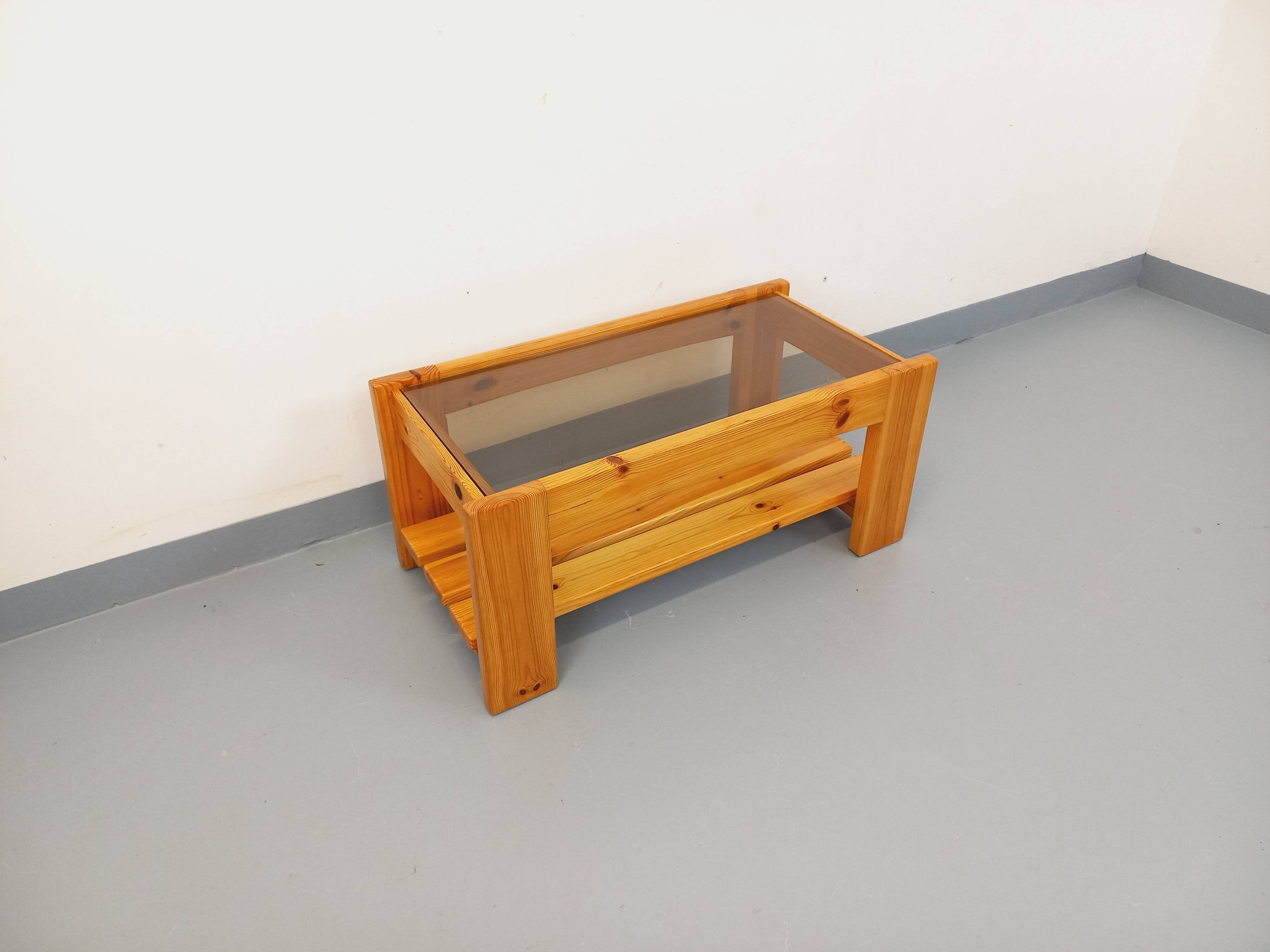 Table basse vintage en pin et verre fumé des années 70 80