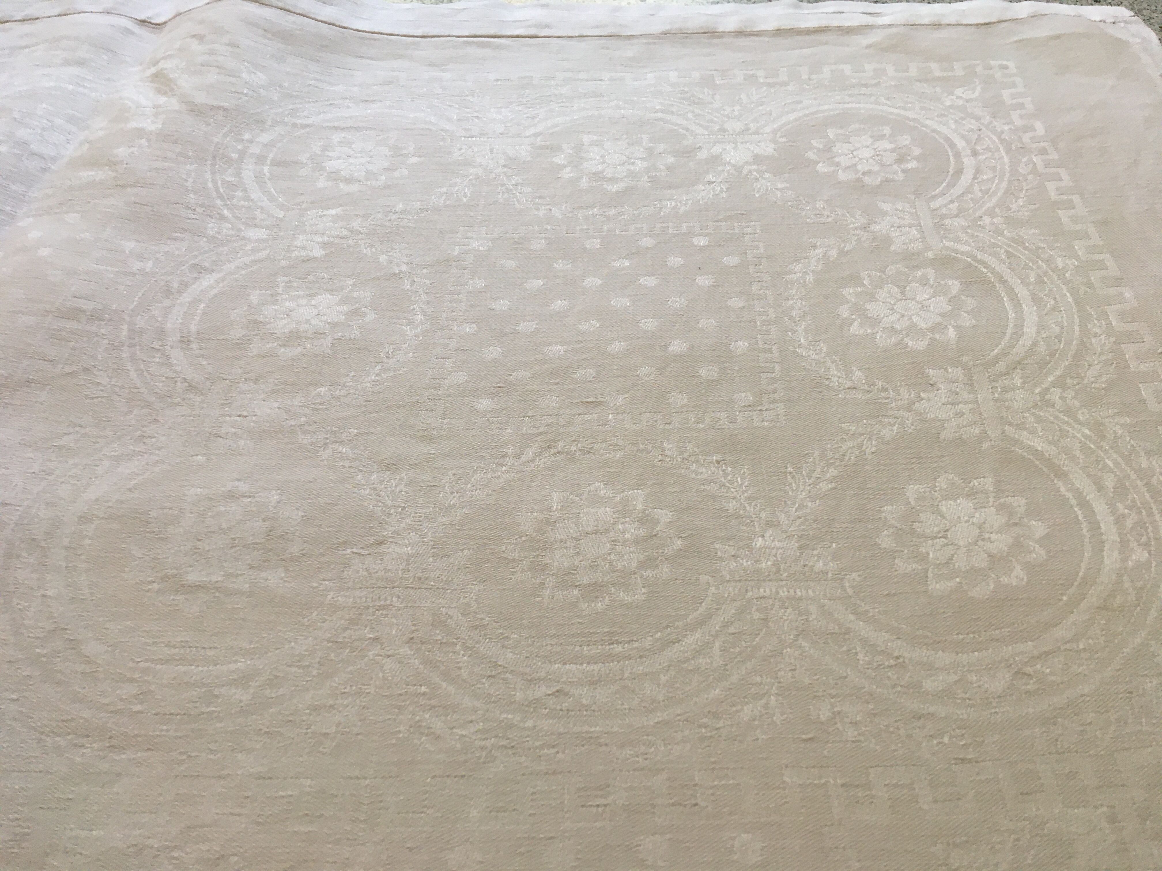 Damask tablecloth 190 x 240 peas and flowers