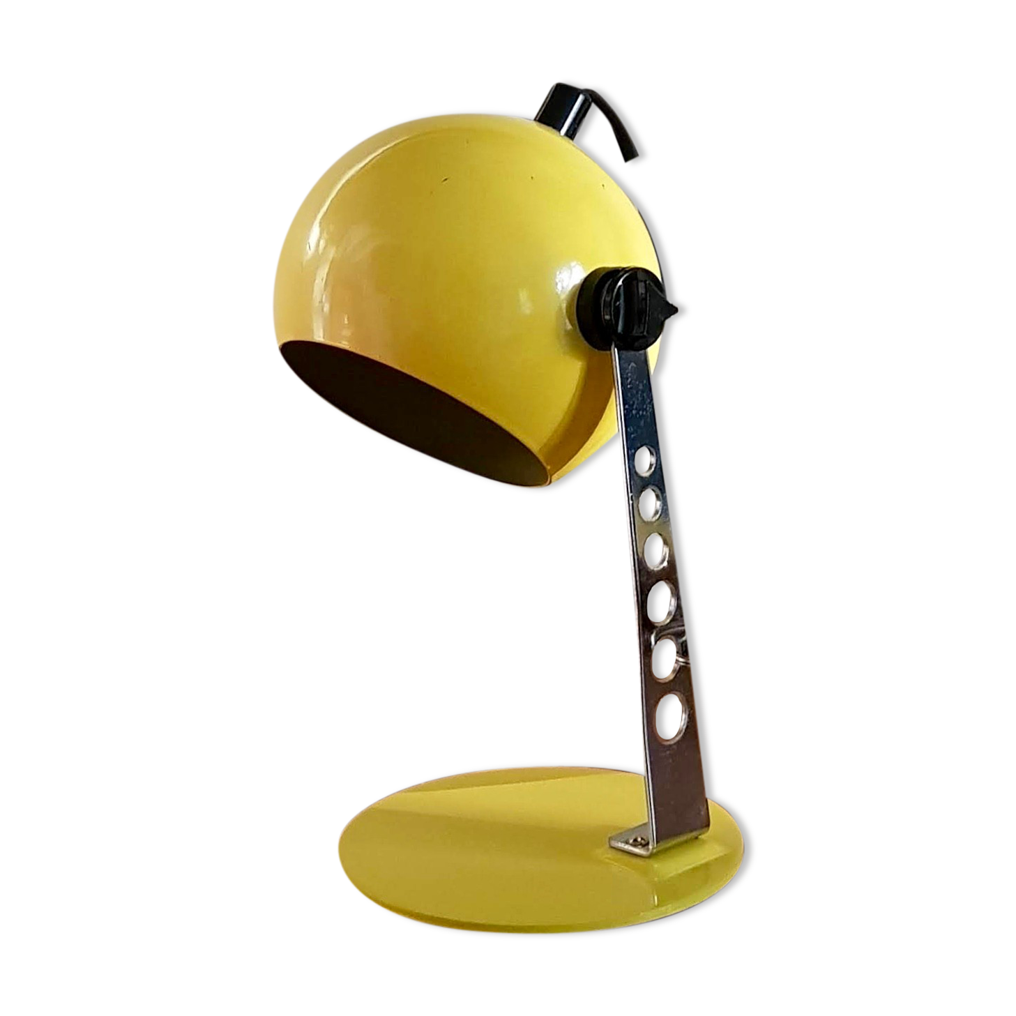 Chrome ball lamp and yellow metal