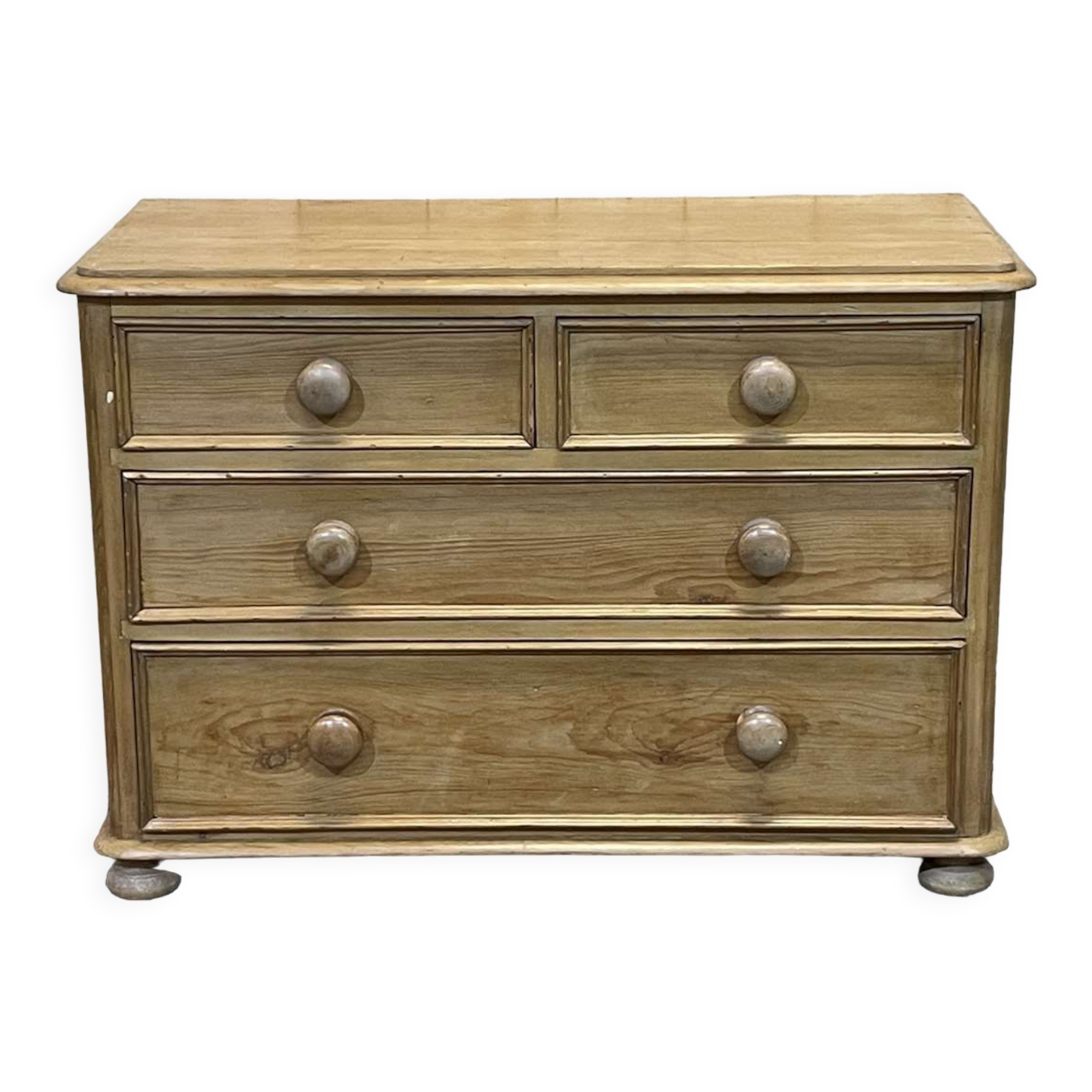 English chest of drawers of the nineteenth century in fir