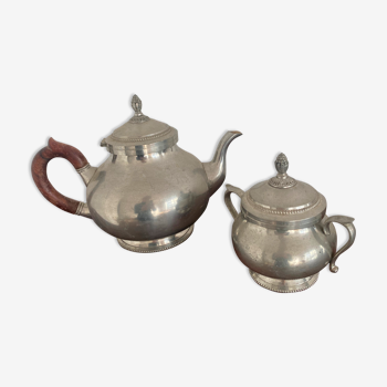 Teapot and sugar bowl in shiny tin