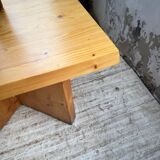 Table carrée moderniste en pin massif, années 50