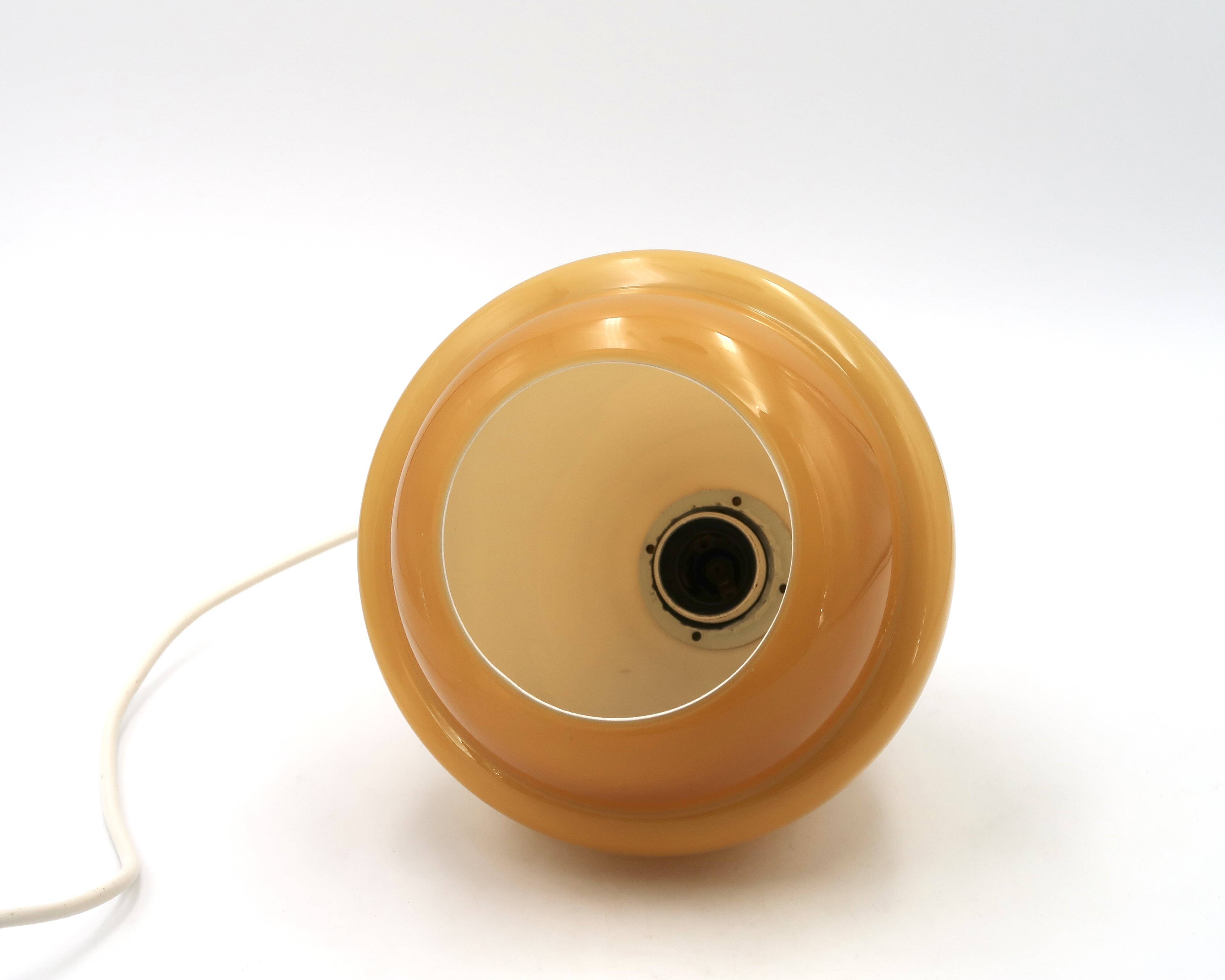 Suspension verre opaline jaune moutarde camel, années 70