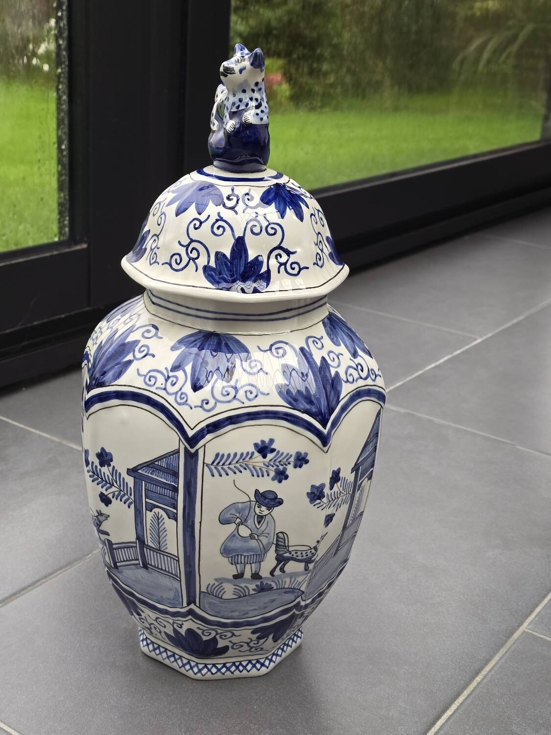 Delft vase, Dutch manufacture, early 20th century