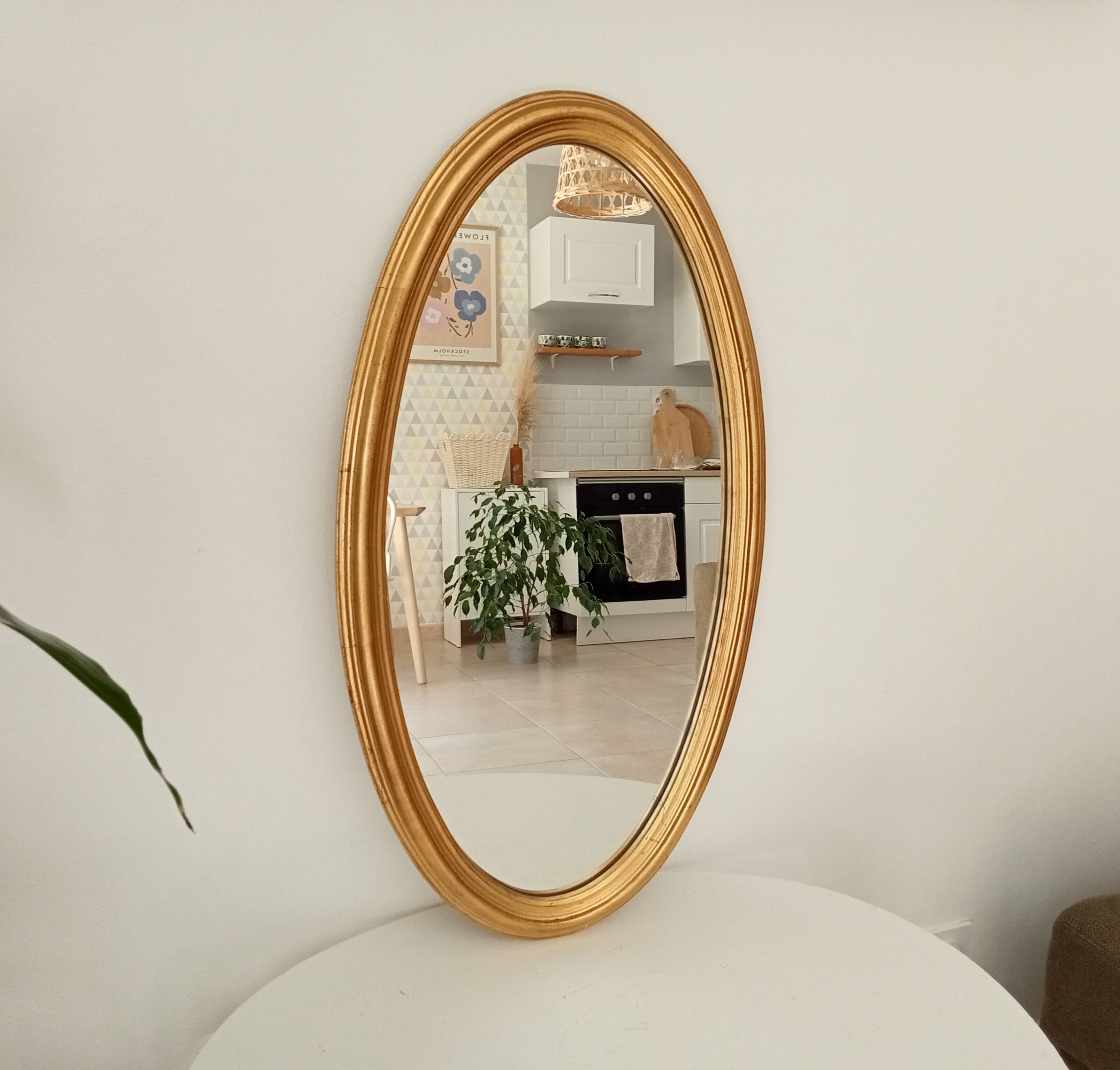 Miroir vintage ovale en bois doré années 60 77*41 cm