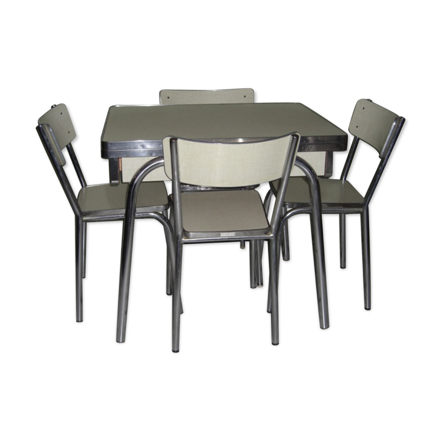 Pivoteau in formica kitchen set