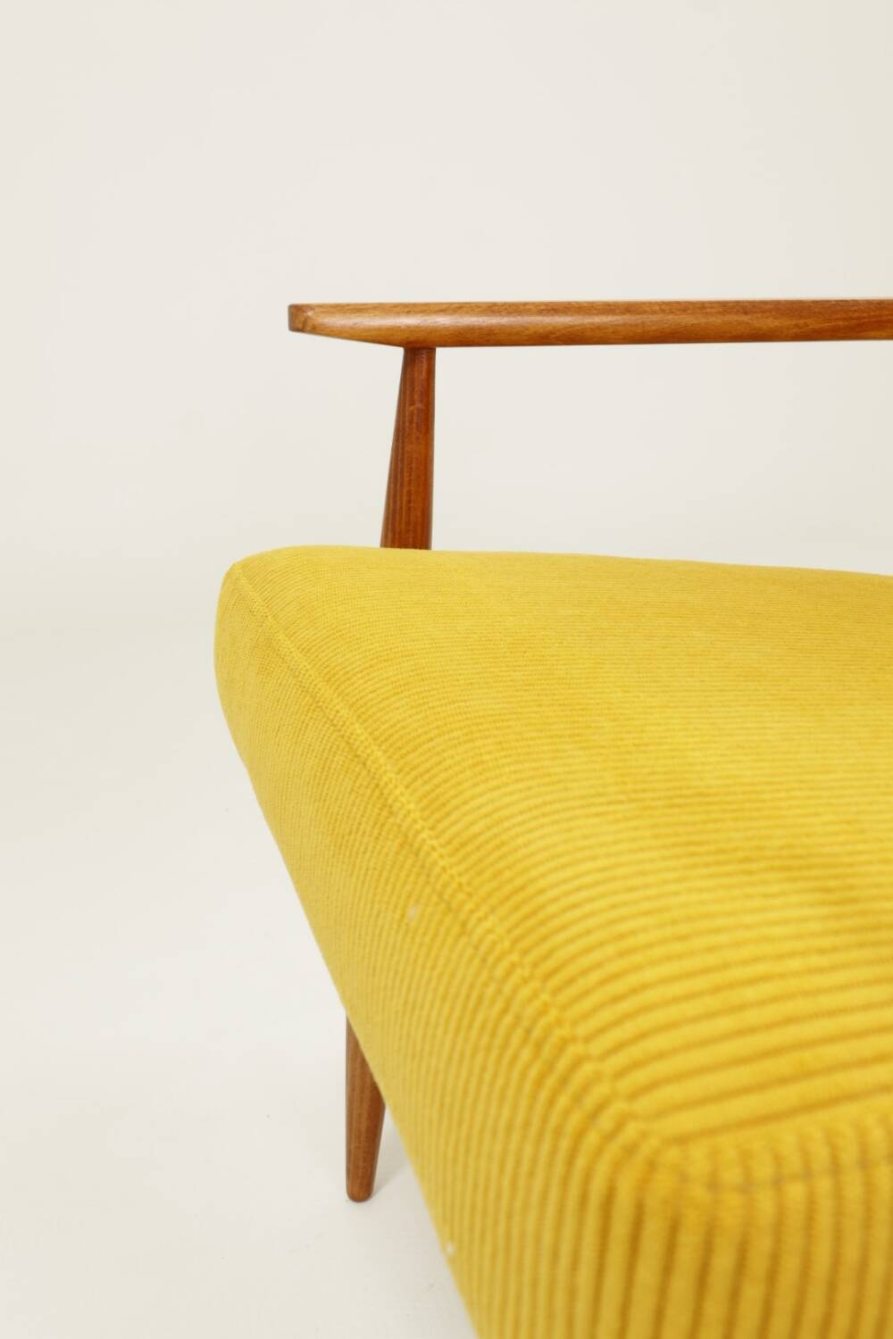 Fauteuil vintage jaune velours côtelé Scandinavian design by H.Lis