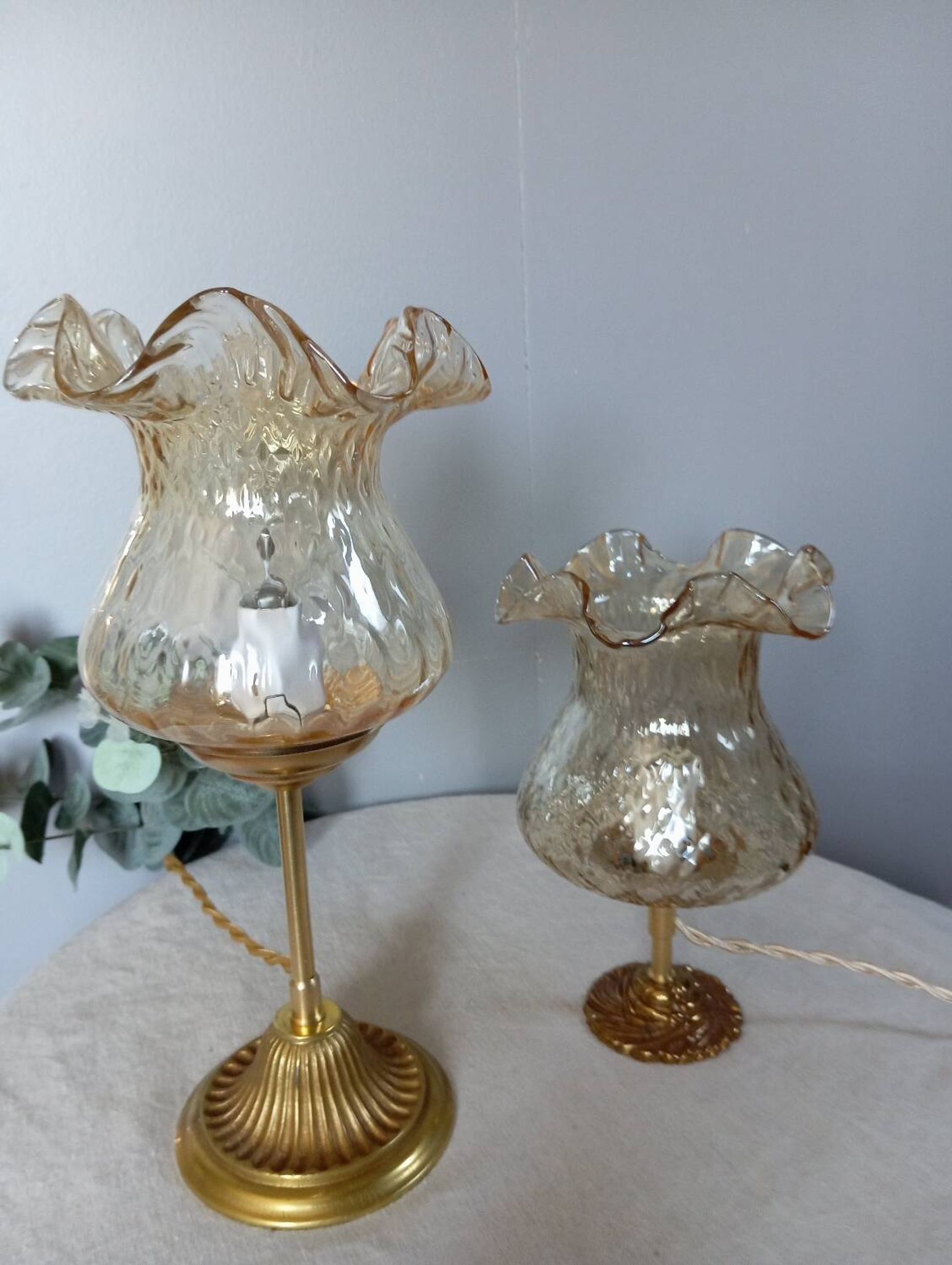 Duo desk lamps, vintage inspiration, bronze and ocher tulip glass