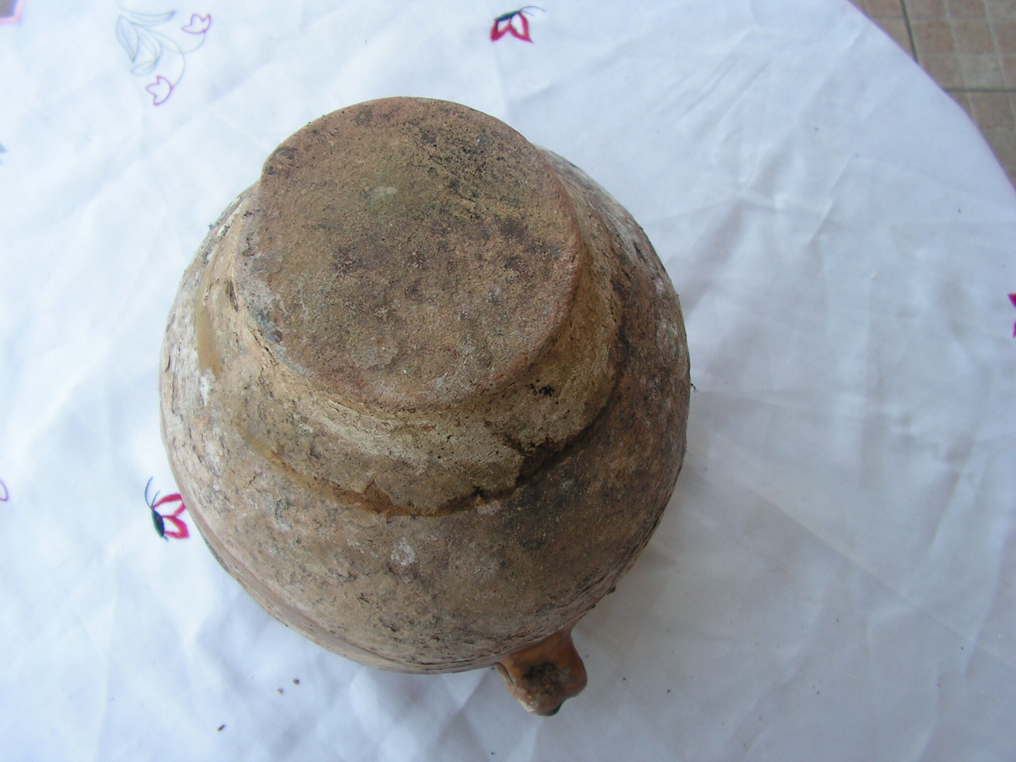 Old pot a confit yellow