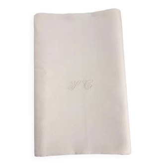 Large marbled damask tablecloth 2m x 2m80 monogrammed SC
