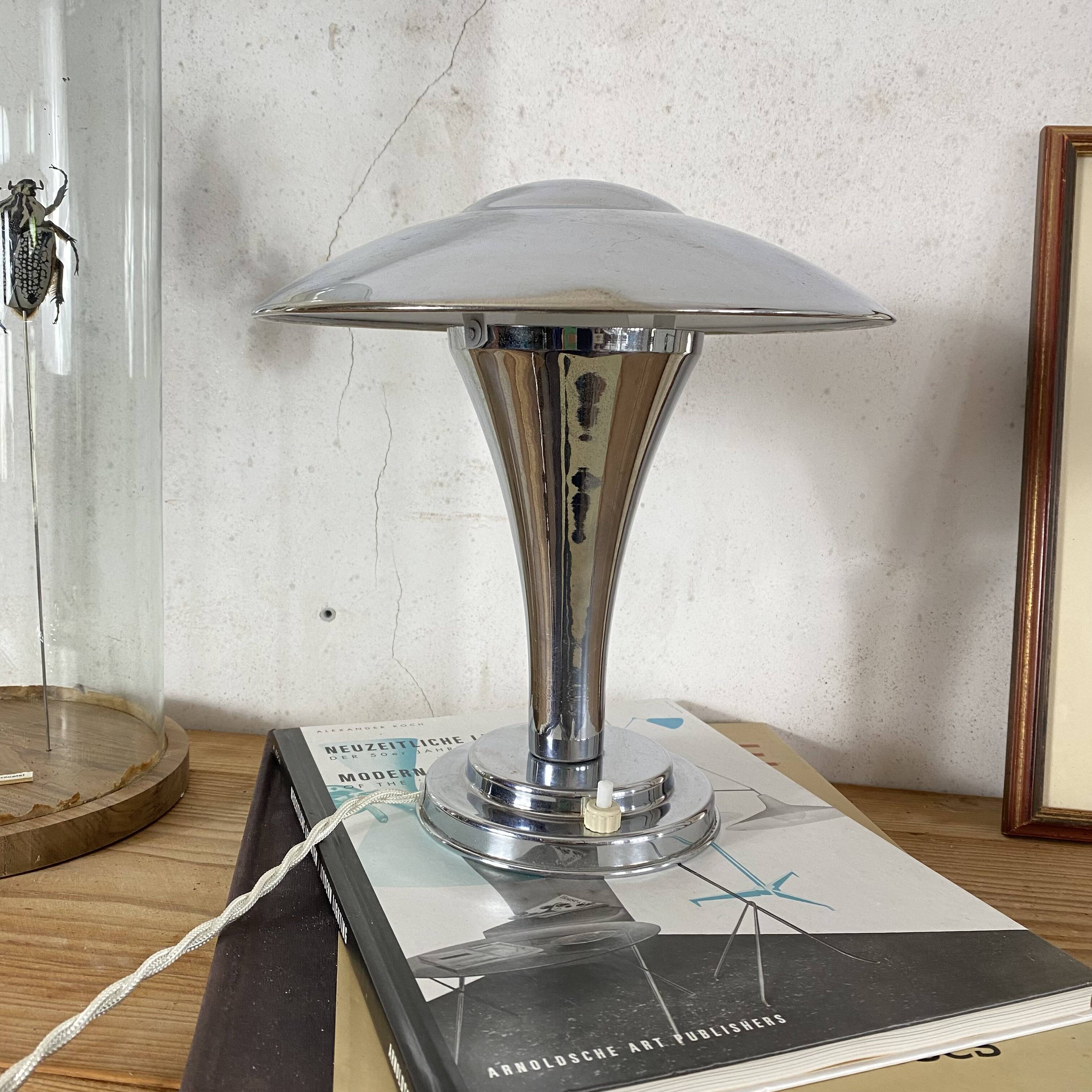 Lampe de bureau en inox ou métal chromé modèle champignon