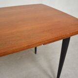 Expandable rectangular dining table