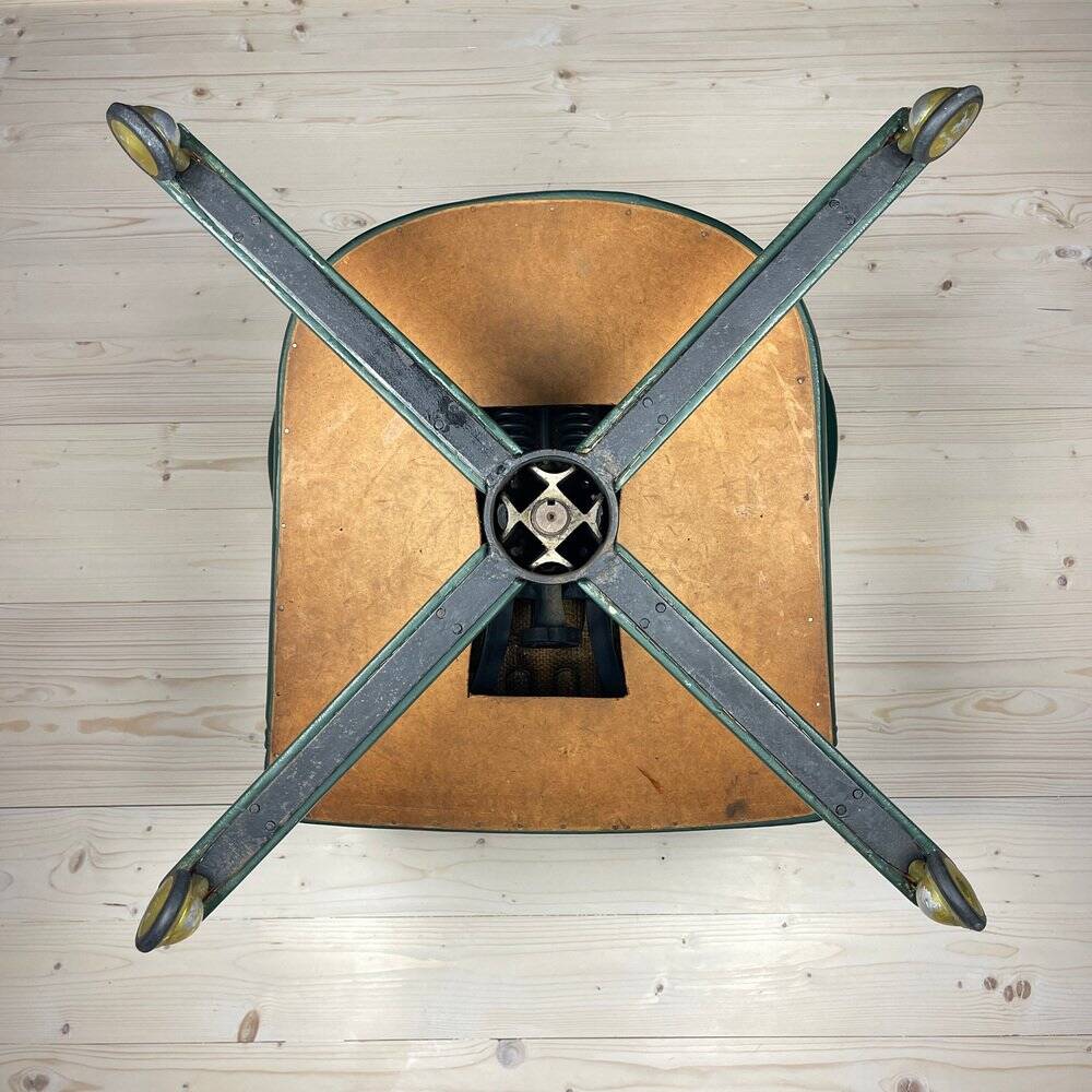 Mid-century green swivel office chair attributed to Umberto Mascagni, Italy, 1950s.