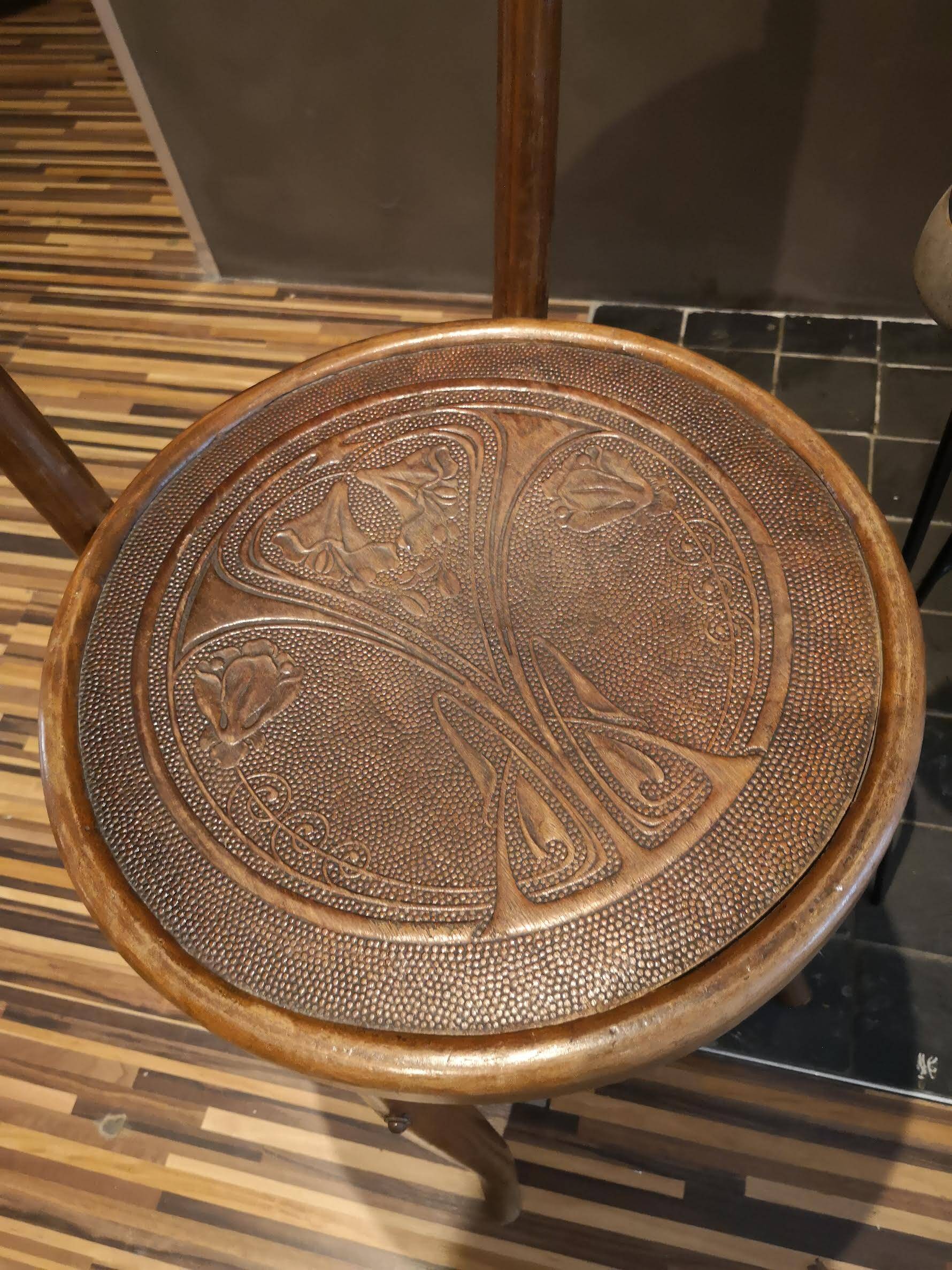Authentic Baumann bistro chair - vintage bent wood with art nouveau decoration.
