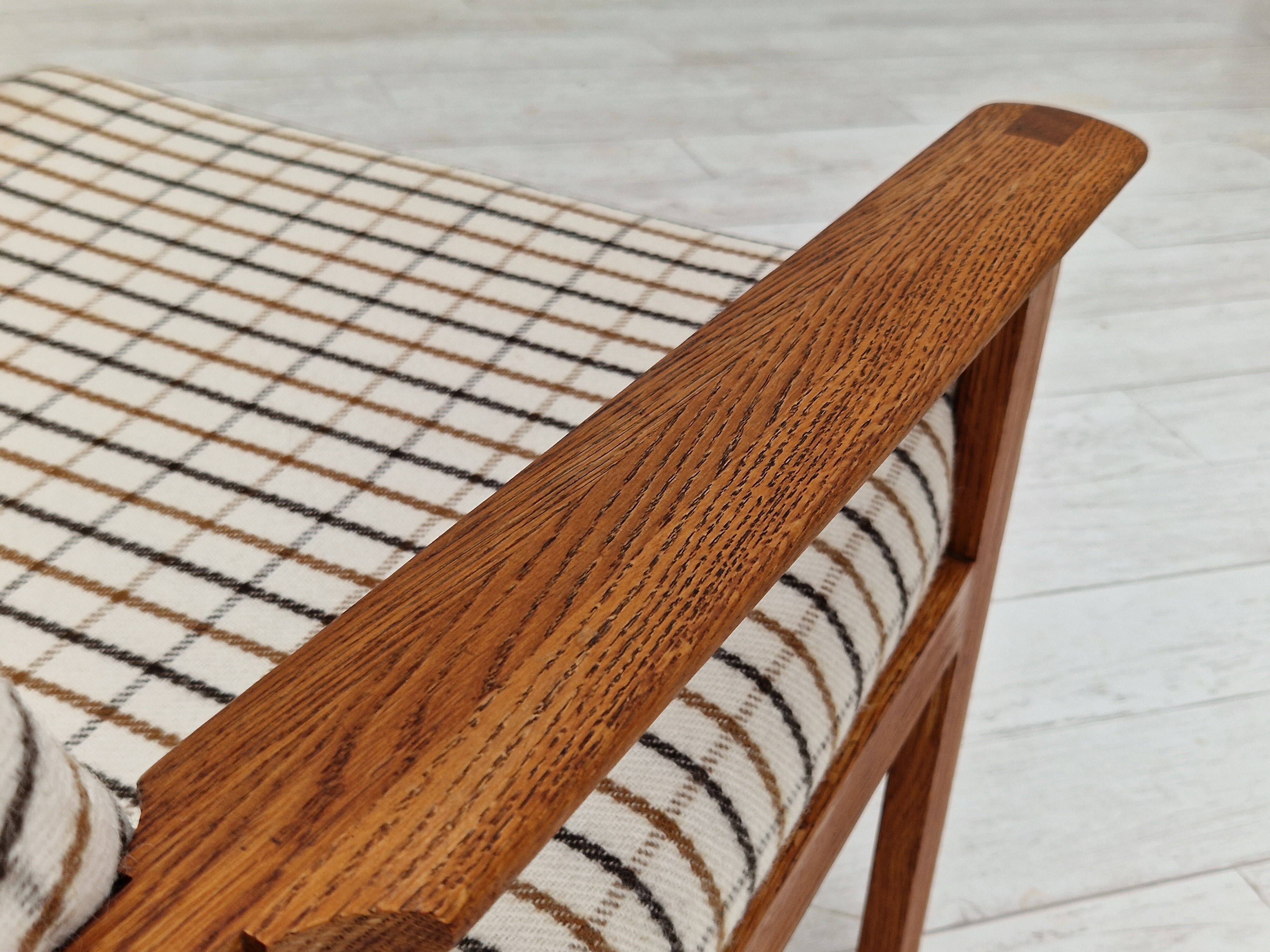 Années 1970, design danois par Illum Wikkelsø, modèle Capella pour Eliersen Møbler, bois de chêne.