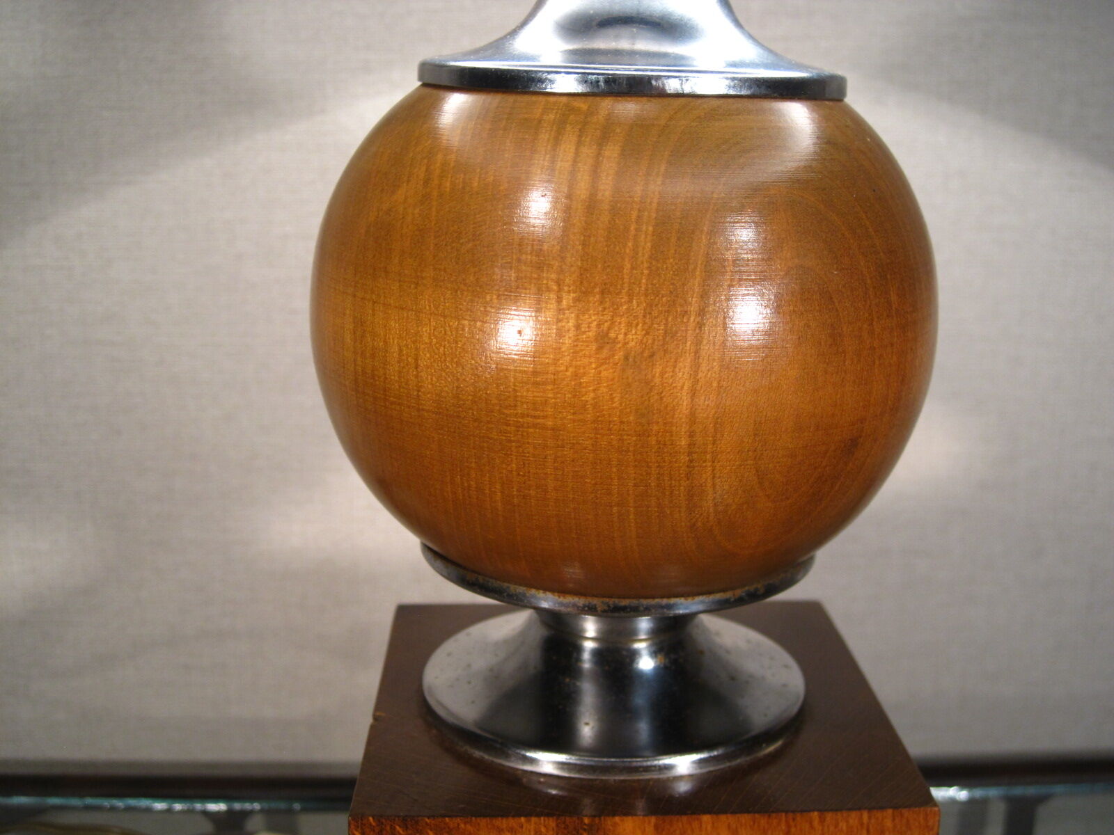 Pied de lampe moderniste Philippe Barbier en bois et métal chromé XX ème