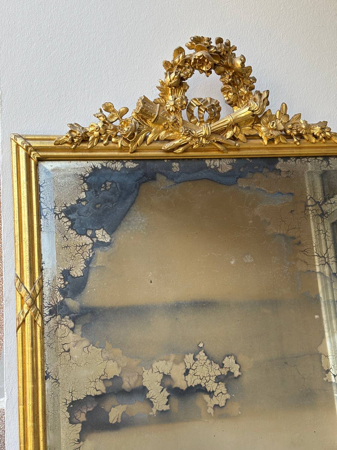 Large Louis XVI style gilded mirror, 19th century