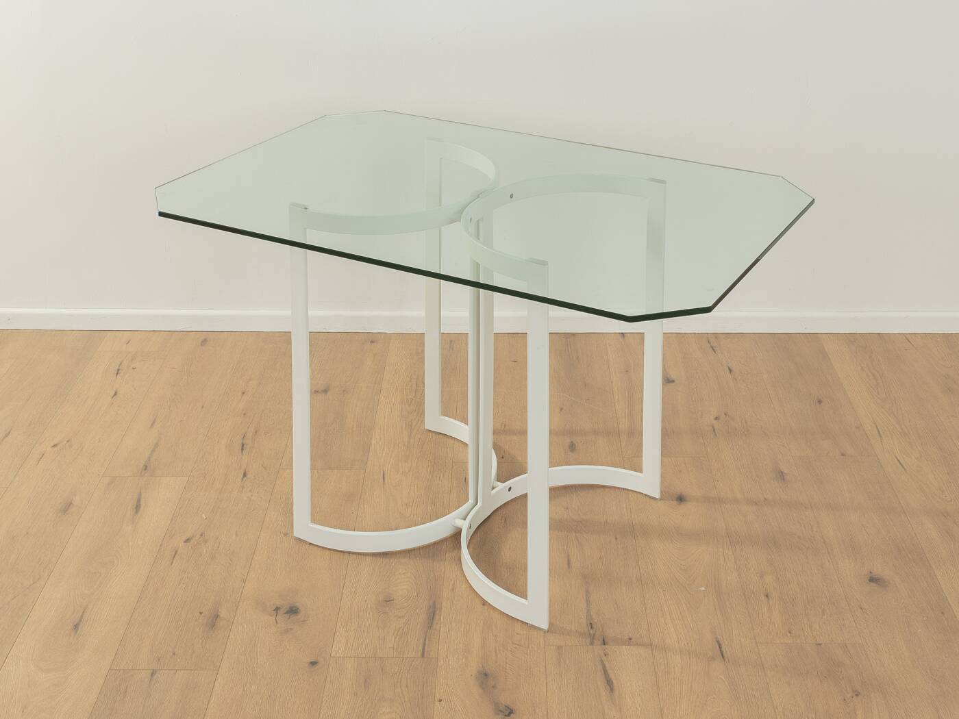 Table à manger postmoderne par Allmilmö
