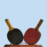 Ancien jeu de tennis de table dans sa boîte d’origine