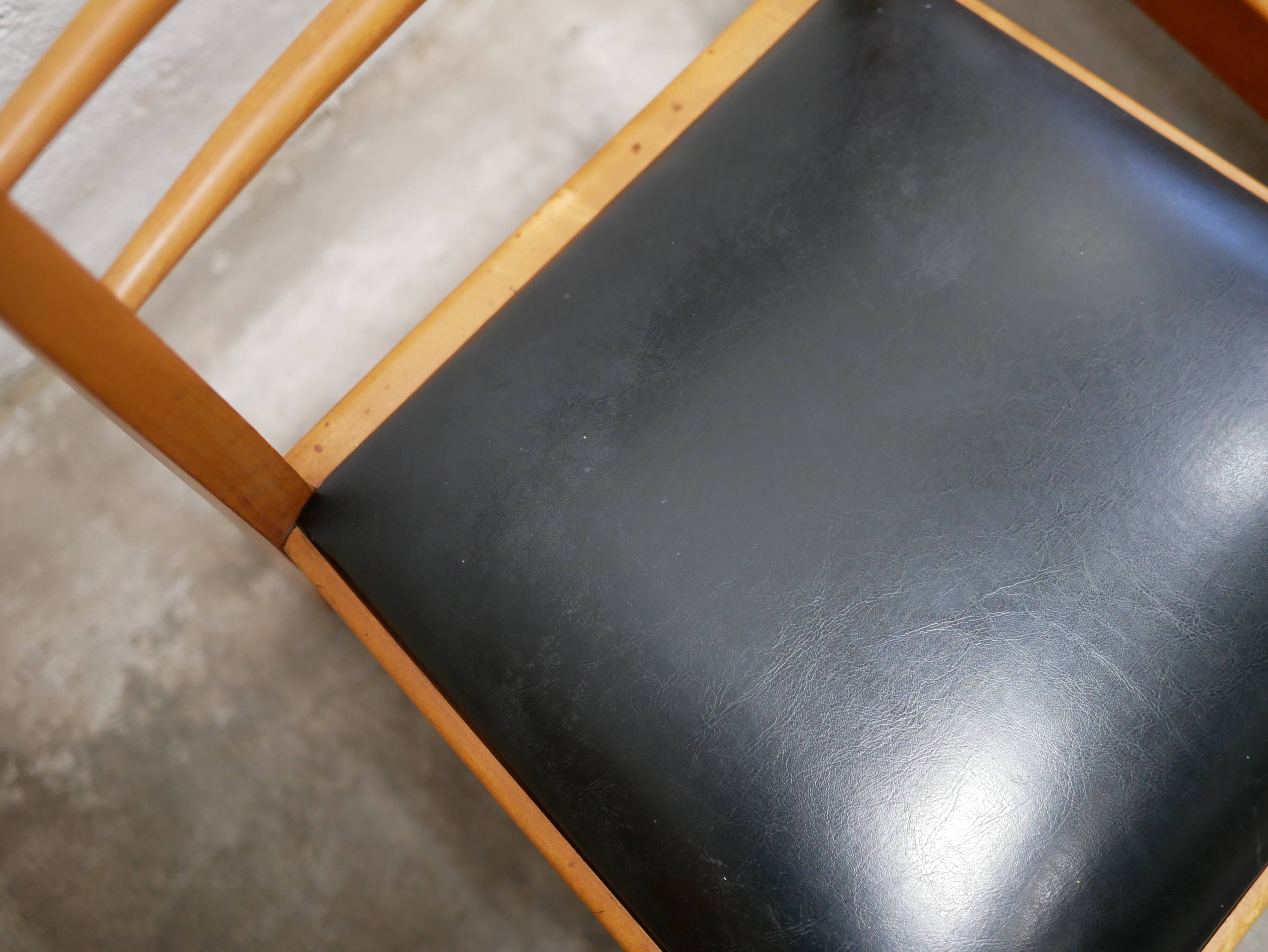 Series of 4 vintage chairs in wood and skaï