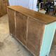 Buffet vintage en bois et vert sauge