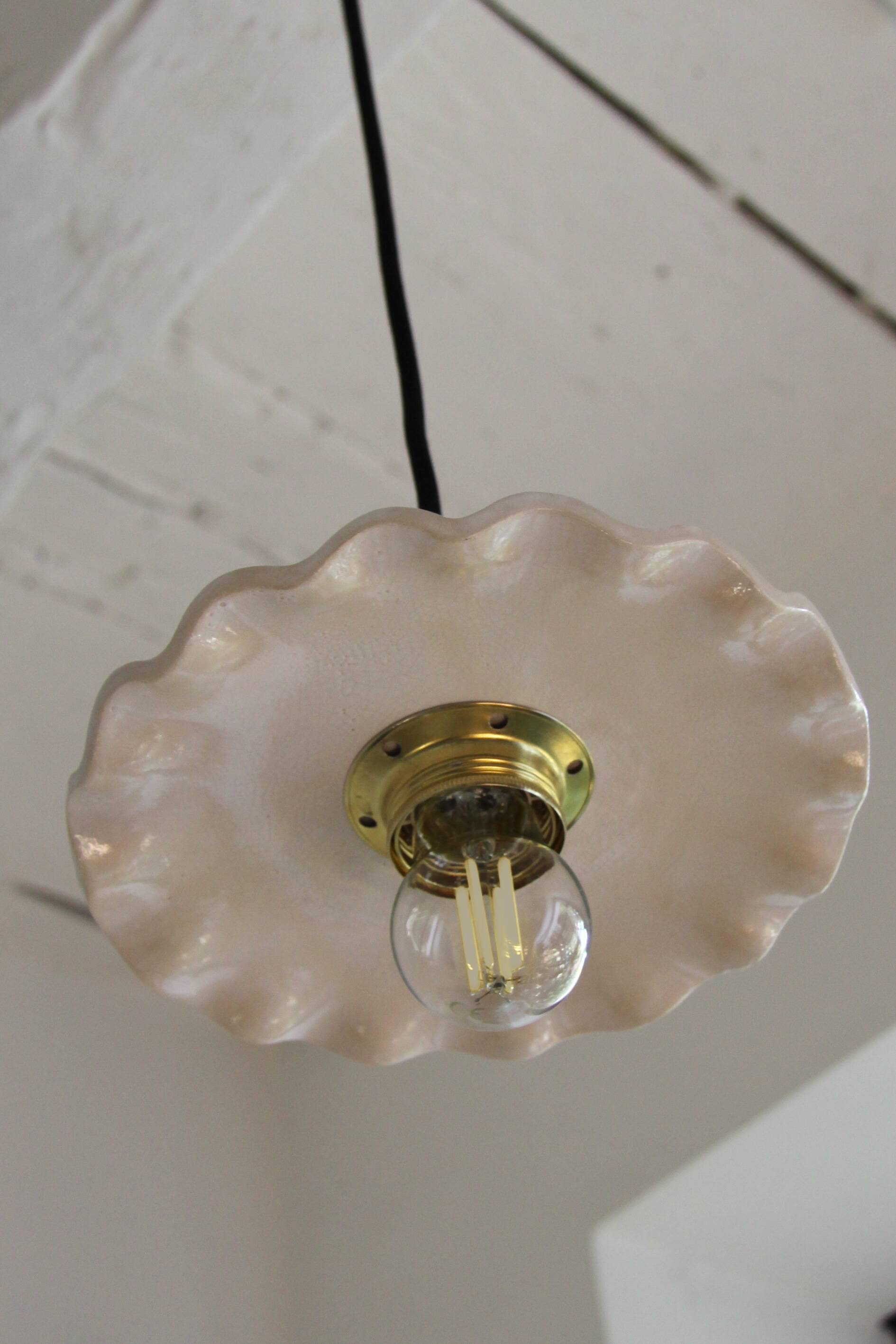Wavy white ceramic pendant light