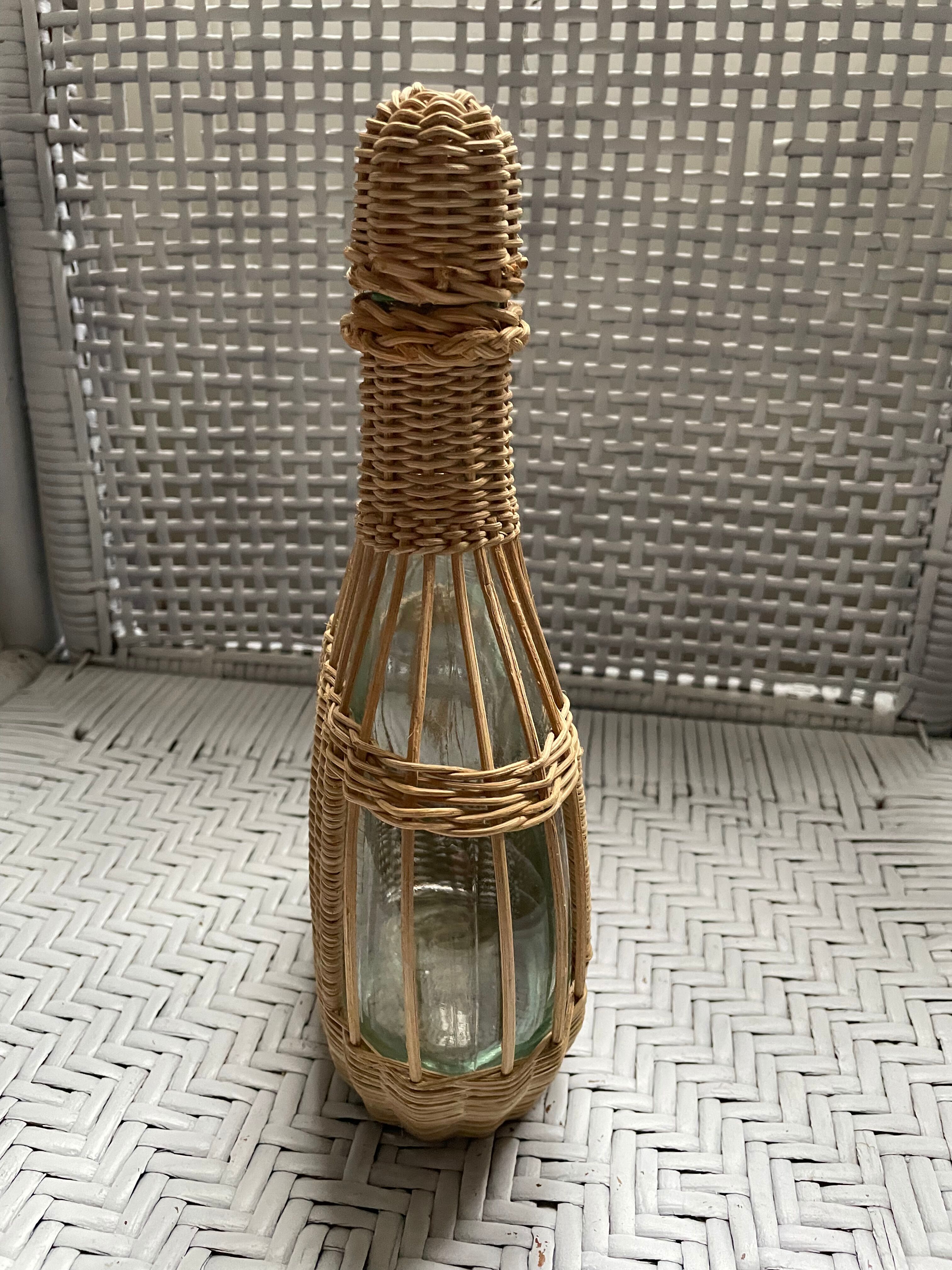 Wicker-sheathed glass bottle