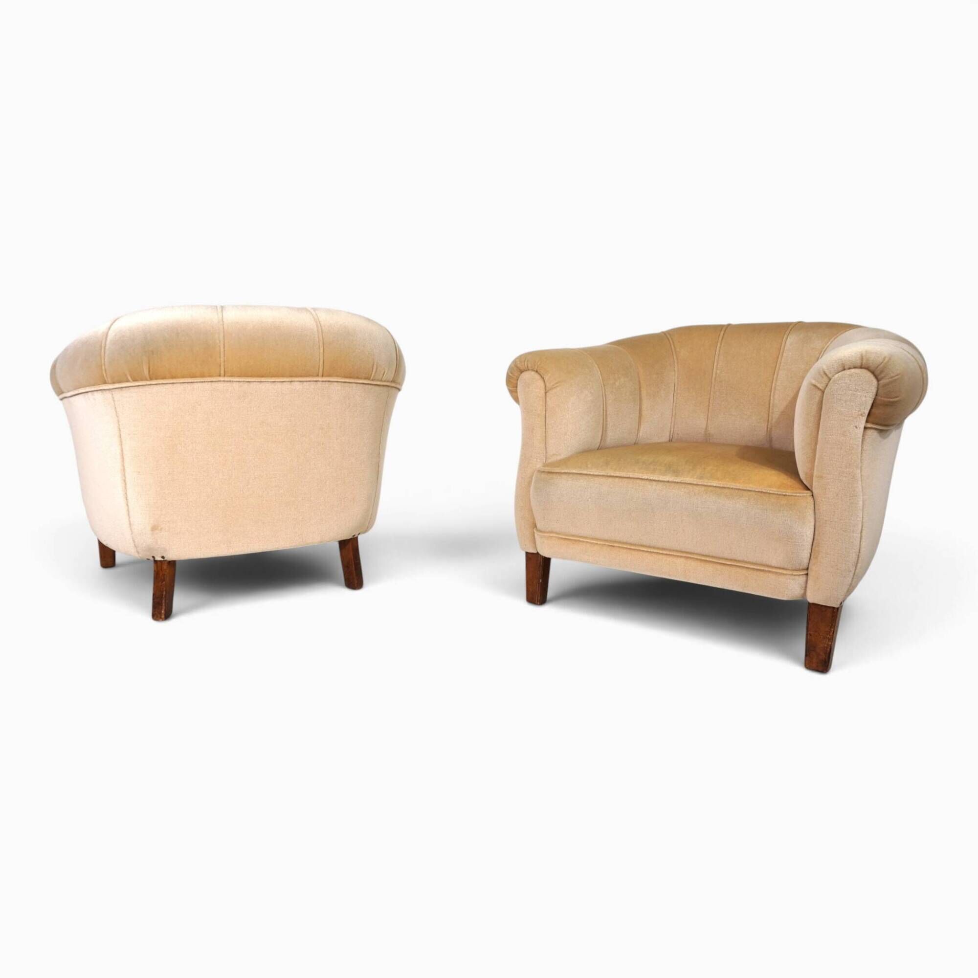 Pair of Art Deco club armchairs in champagne mohair, 1930.