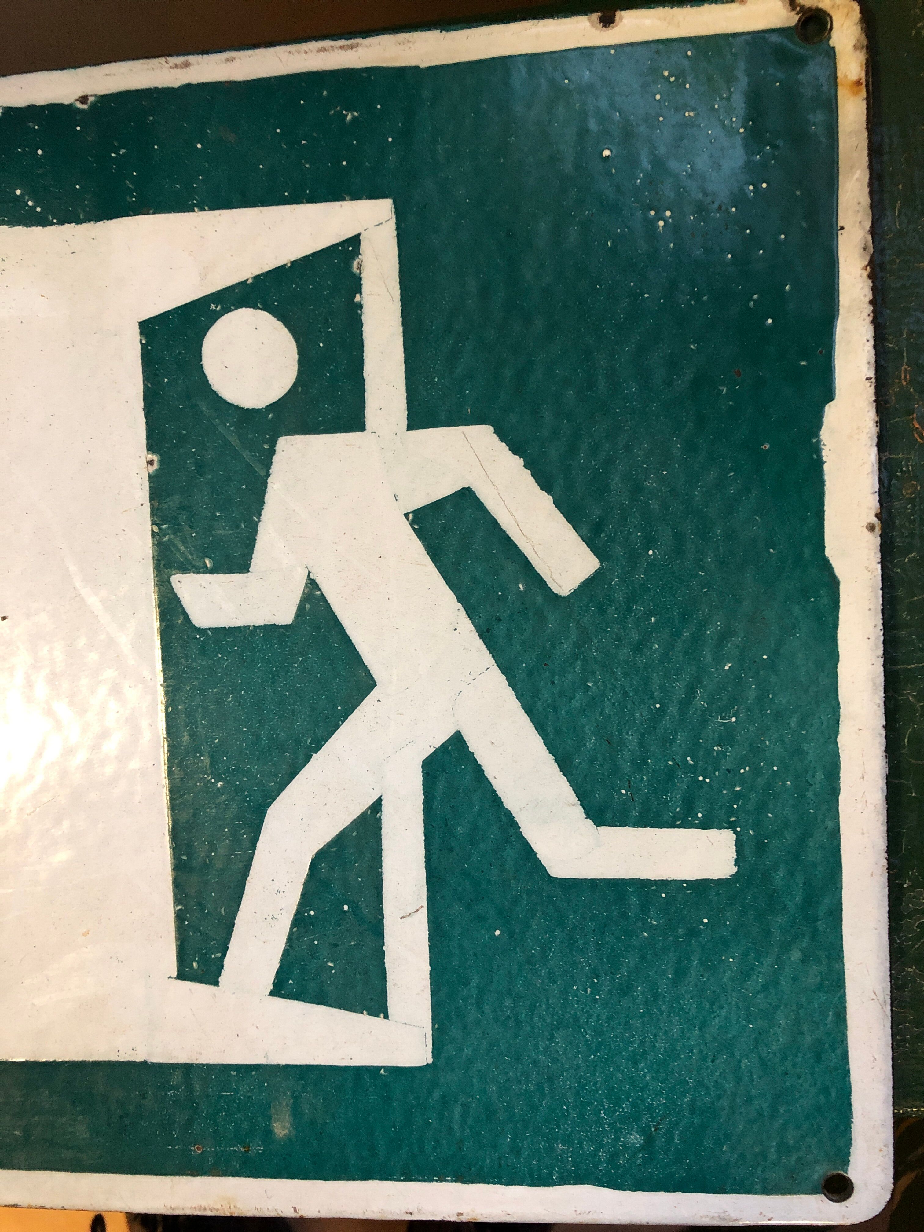 Enamelled plate