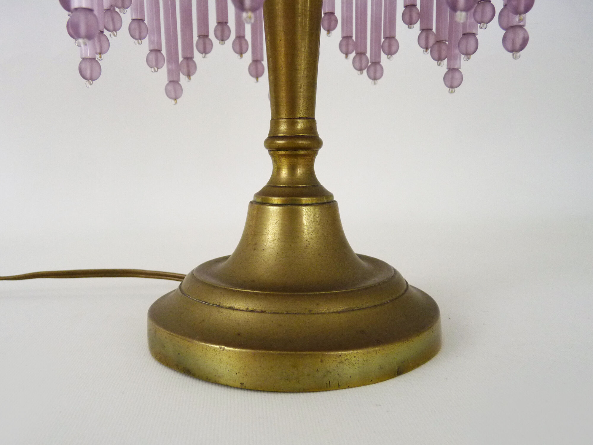 Table lamp, bedside lamp, speckled pink globe and glass and wood beads. Year 60