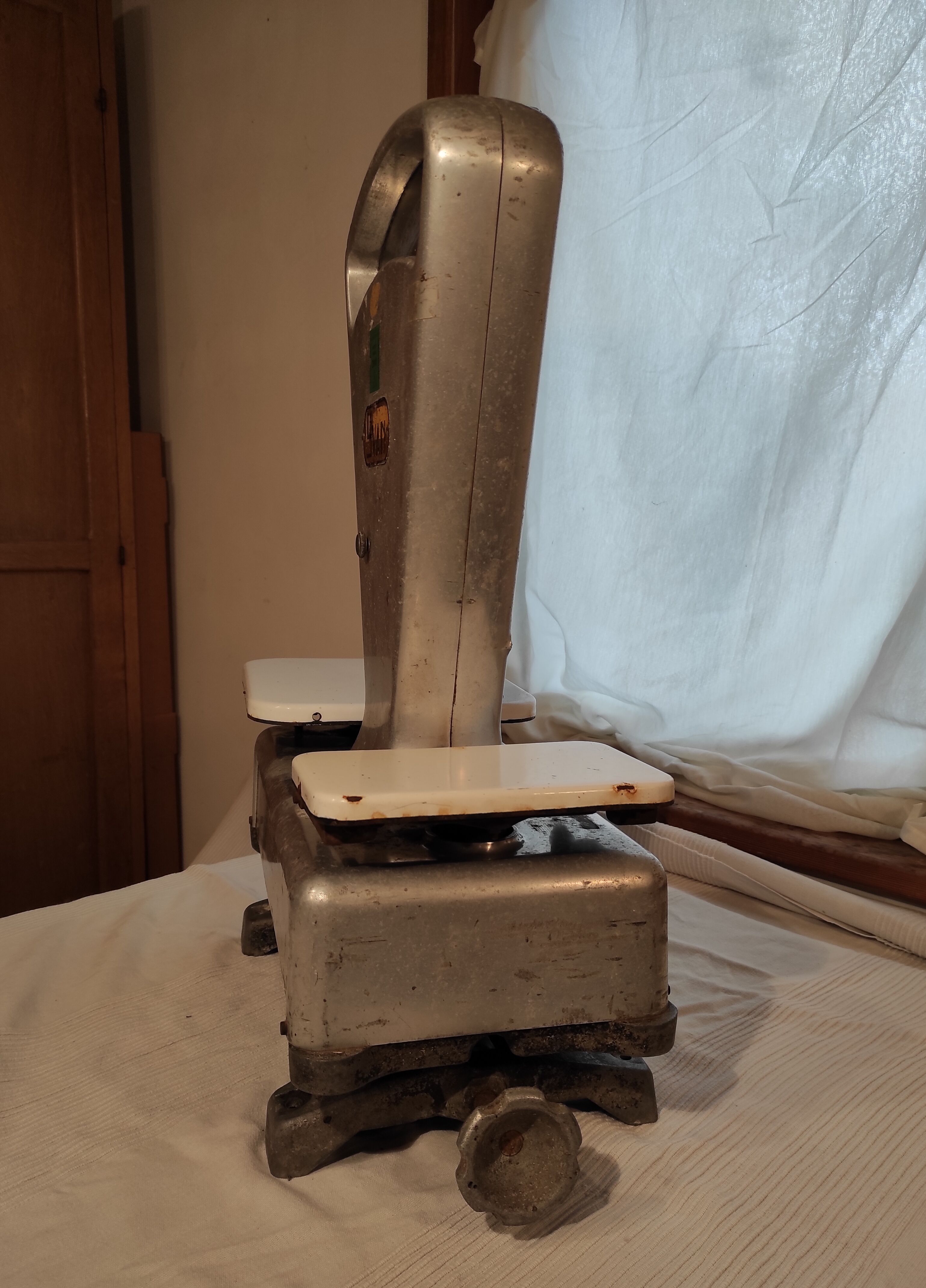 Old scale 1960 in aluminum