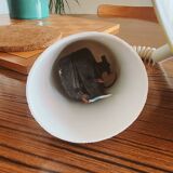 Yellow and white suspension with adjustable height.