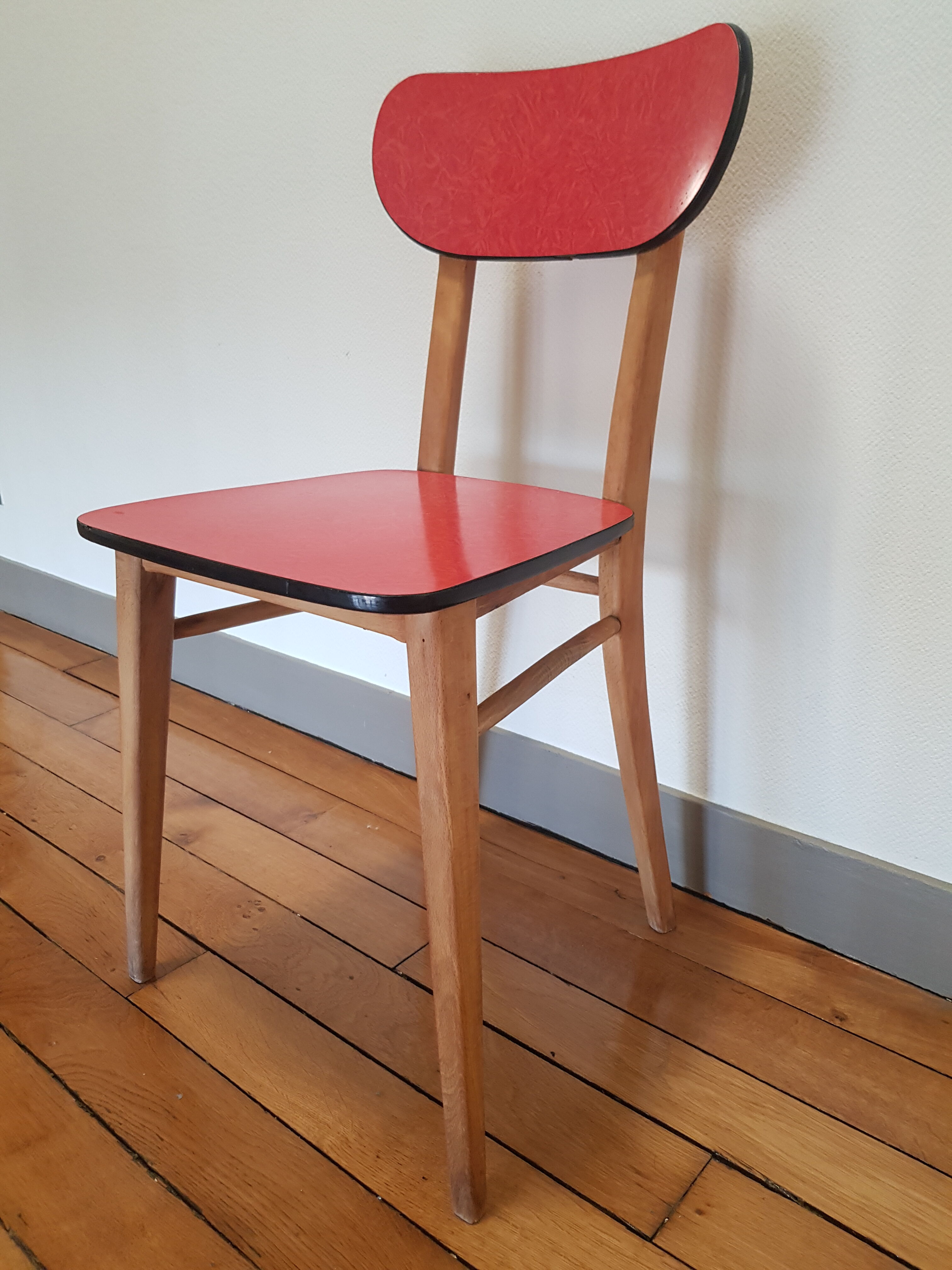 Chaise bois et formica