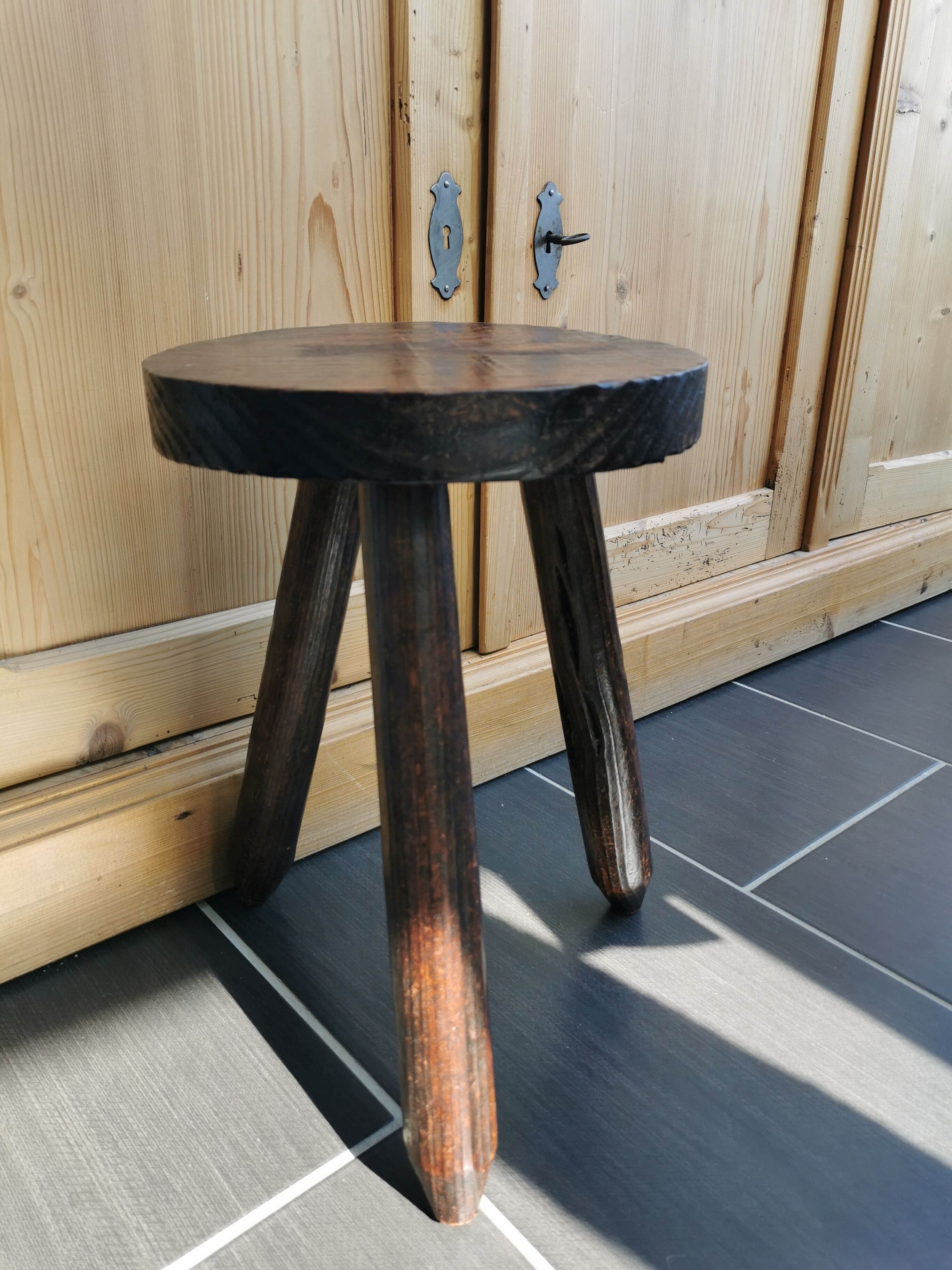 Tripod stool