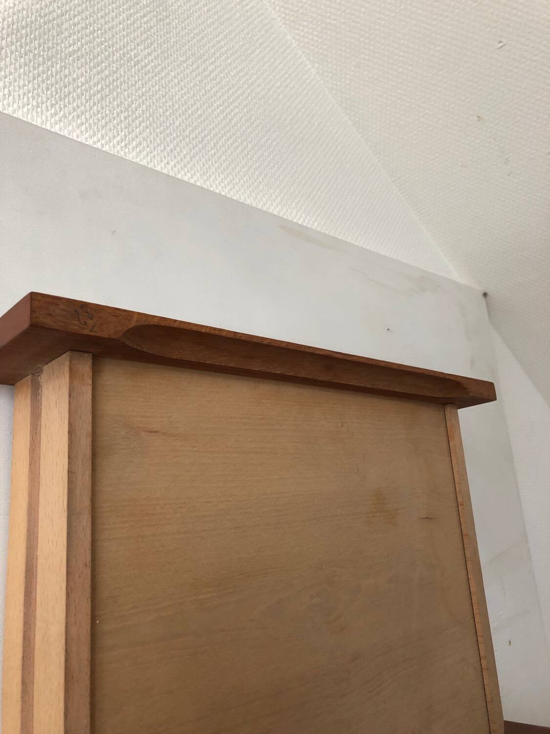 Wall console