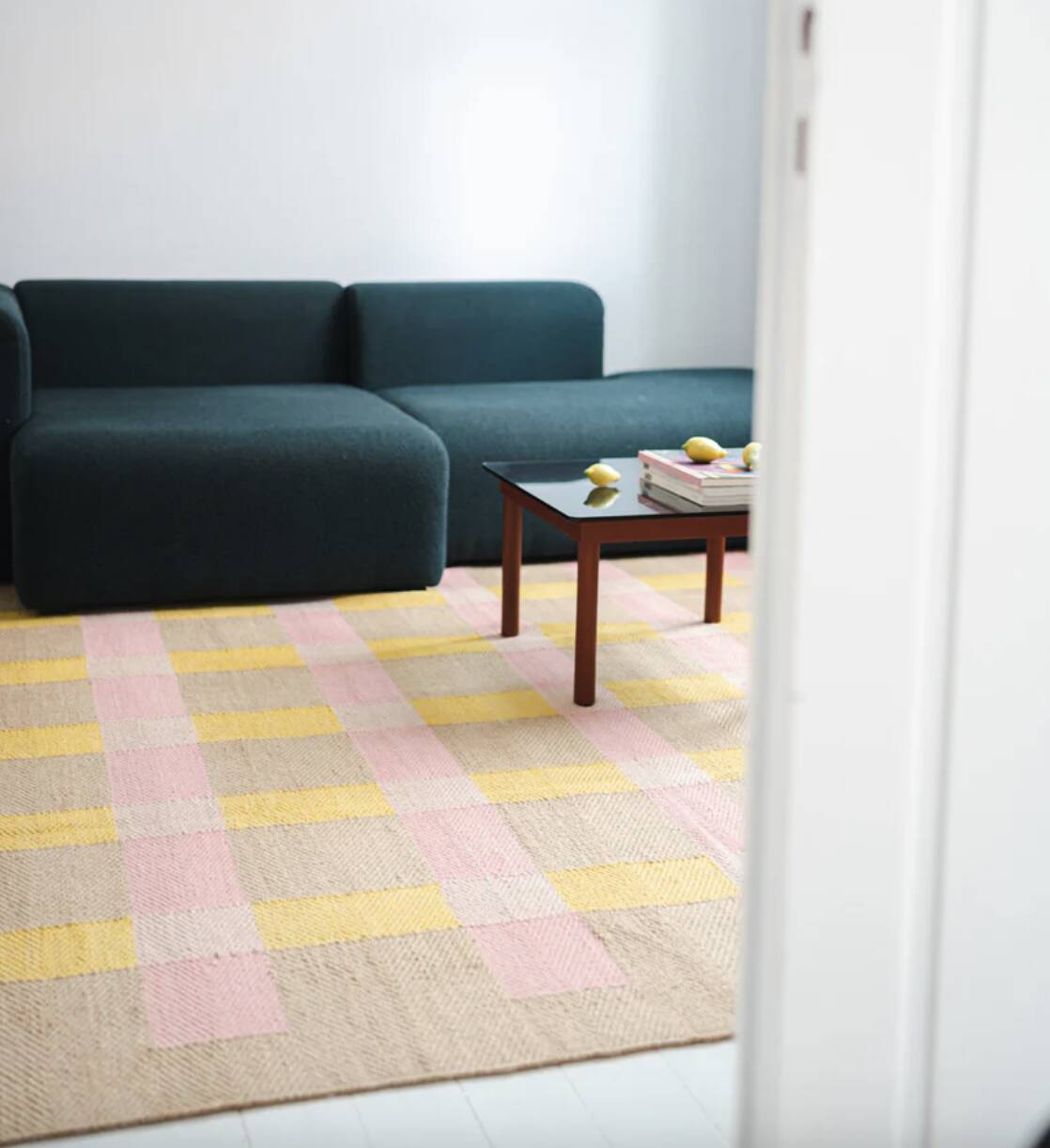 Tapis en jute à rayures roses et jaunes