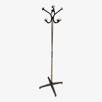 Swivel coat rack