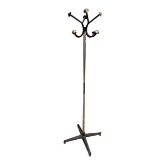 Swivel coat rack