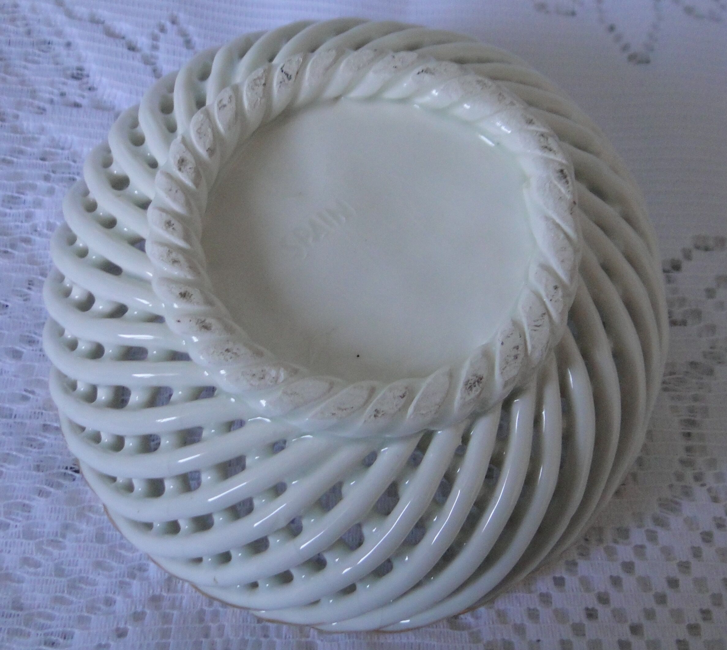 round white ceramic box braided openwork flowers slurry