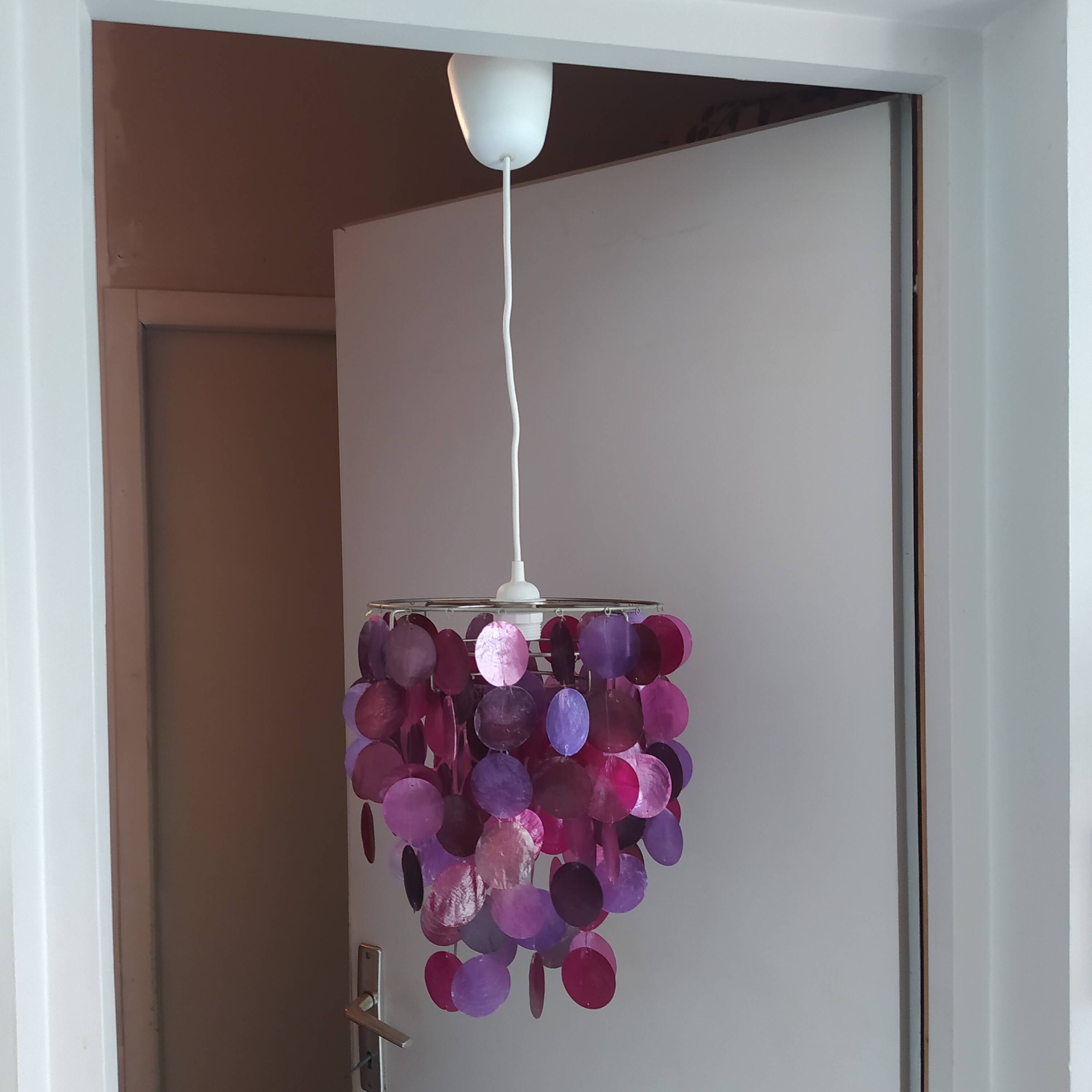 Suspension en nacre violette, 1970