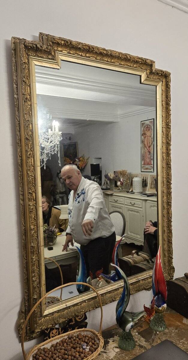 Large antique mirror from the Napoléon III era, finely carved and gilded with gold leaf.