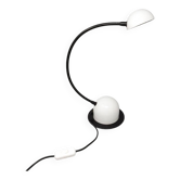 Lampe de table blanche des années 1970 par veneta lumi. fabriquée en italie